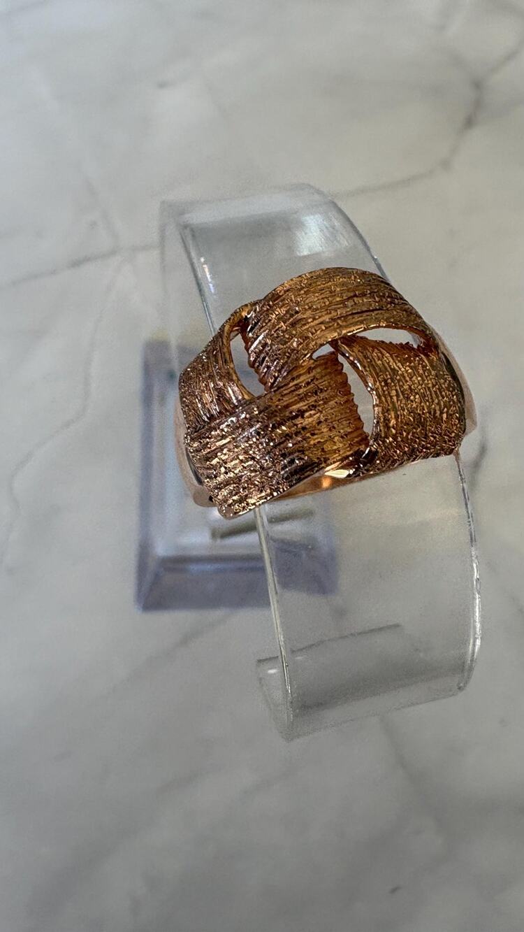 Vintage 1970s Gold Tone Textured Love Knot Statement Ring Size 10 Woven Ribbon